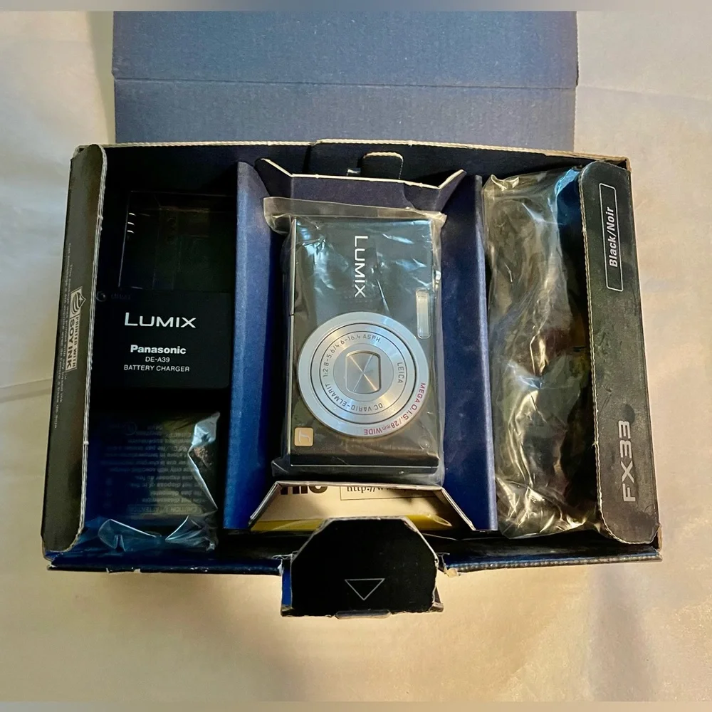 NIB! Leica Lens Panasonic Lumix FX33 DMC Silver Black Digital Camera